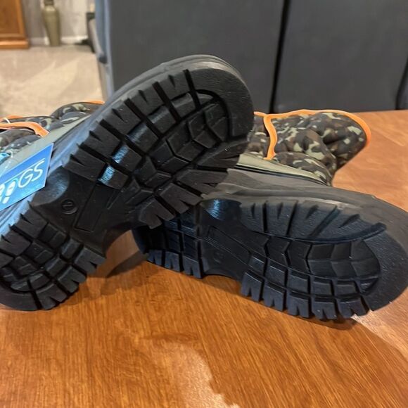 Zoogs boys size 2 Cold Weather Camo Green Snowboots. - Picture 3 of 7